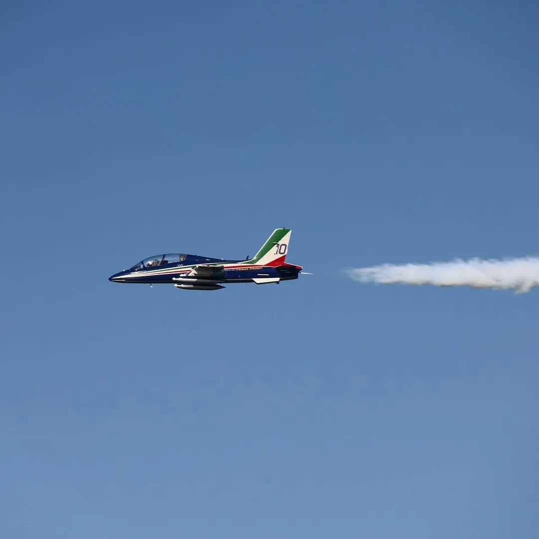 Passaggio del solista delle Frecce Tricolori.