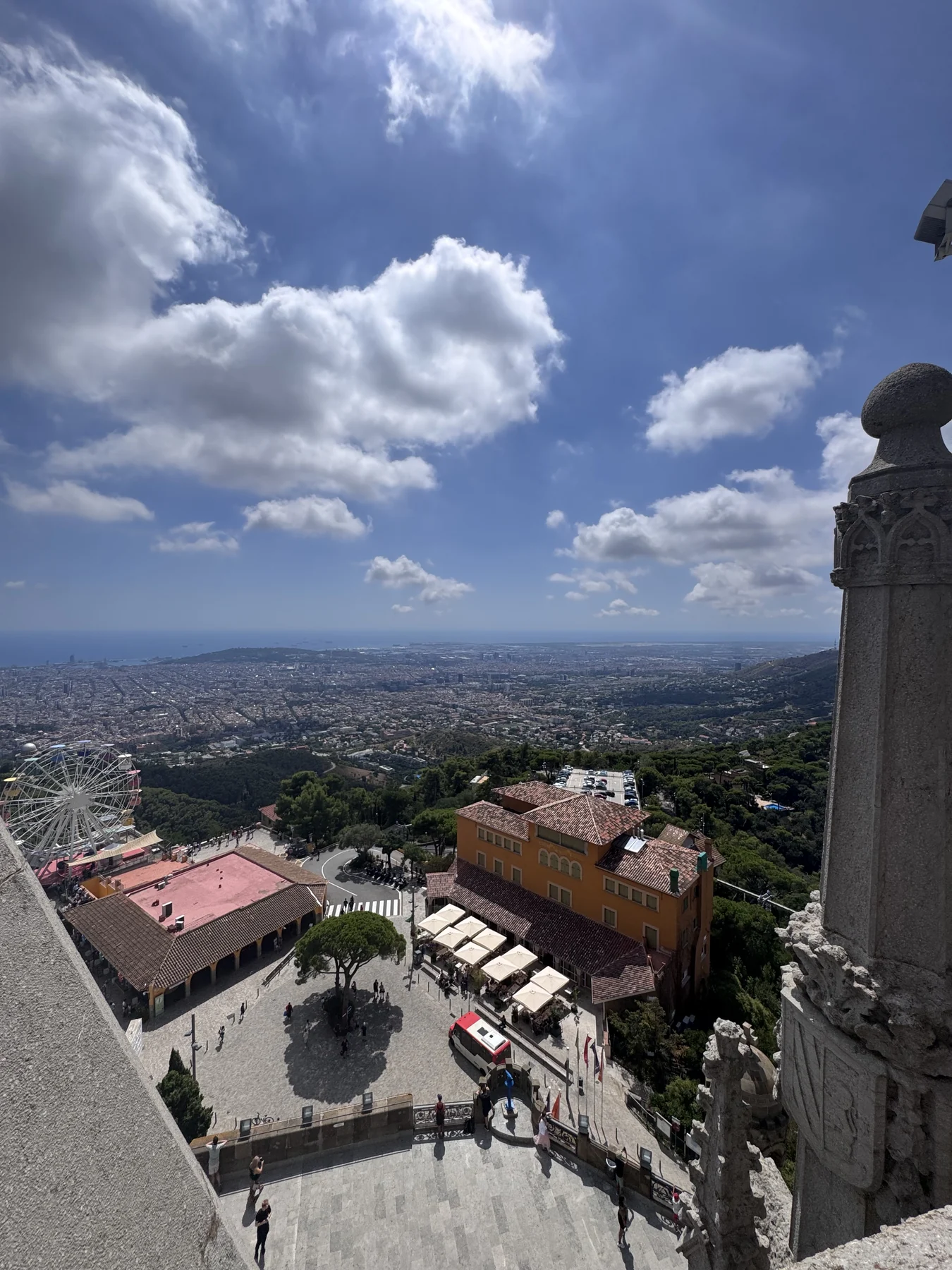 Tibidabo — Barcelona e il Mediterraneo visti dall’alto.