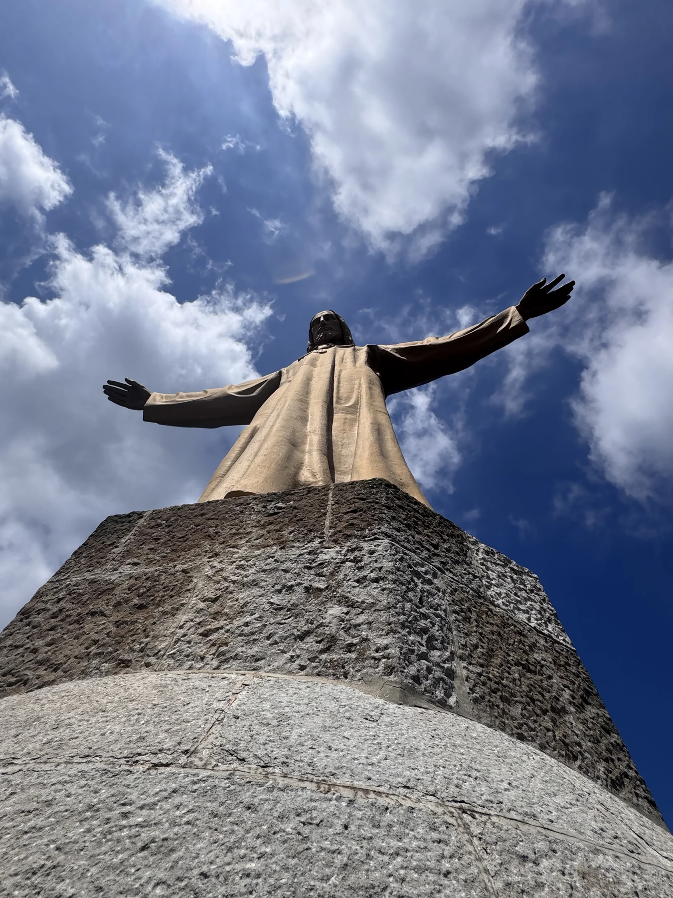 Sagrat Cor — la statua del Cristo domina il cielo sopra il Tibidabo.