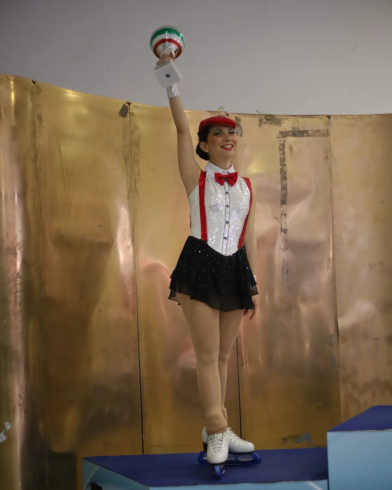 Premiazione individuale al termine della competizione di pattinaggio.