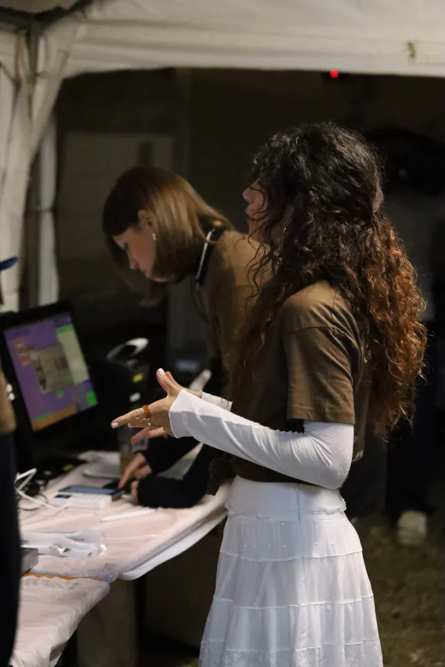 Il lavoro alla cassa durante la serata.