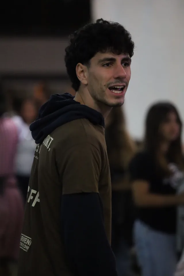 Un ritratto spontaneo tra gli stand.