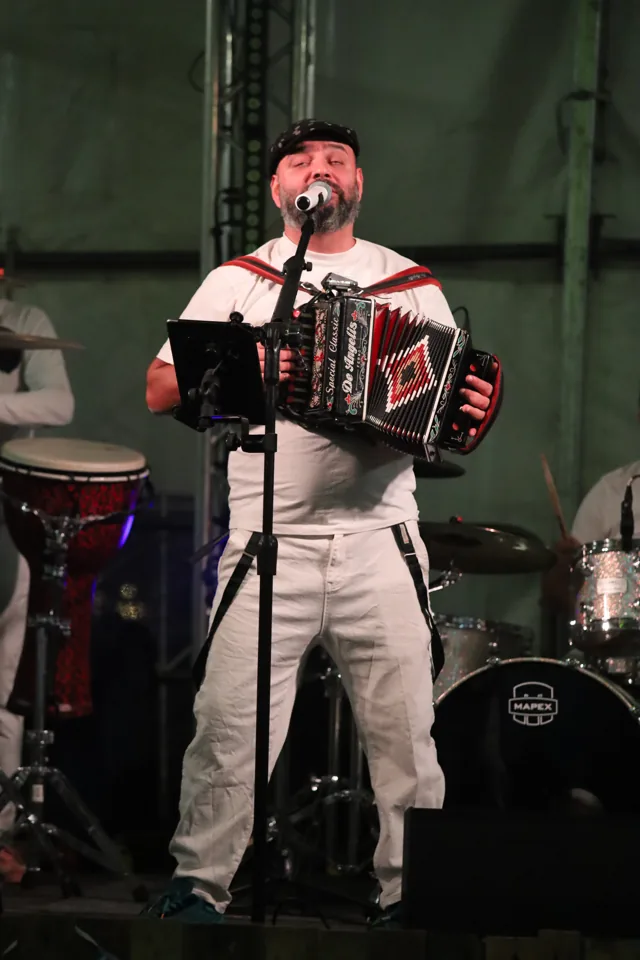 Voce e fisarmonica nel concerto del sabato.